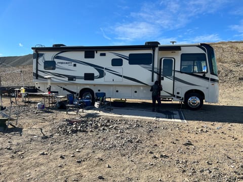 Luxury Class A Precept 34G-Hotel Comfort on Wheels. Drivable vehicle in Riverside