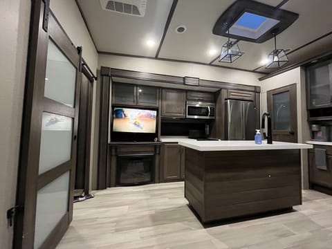 Get Out of Town 2021 Grand Design Solitude S-Class Towable trailer in Schertz