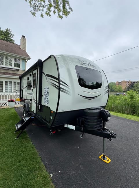 FOREST RIVER FLAGSTAFF E-PRO 20BHS Towable trailer in Willowbrook