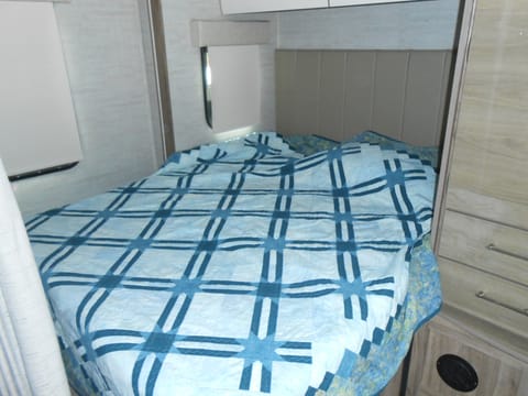 25 FT ENTEGRA QUEST DIESEL MERCEDIES Drivable vehicle in Rio Rancho