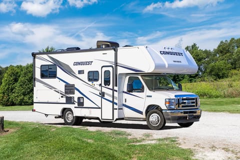 Immaculate 2023 Gulf Stream Conquest 6238 Class C Drivable vehicle in Walnut Creek