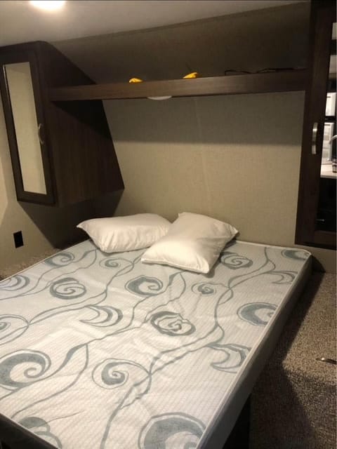 Cozy and Clean Travel Trailer for Rent - Perfect for Your Next Adventure! Towable trailer in Silverdale