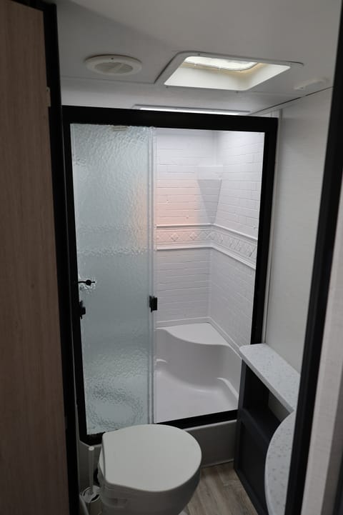 Adventure-Ready 2024 Prime Time Tracer 28BHS Travel Trailer – Spacious Towable trailer in Corona