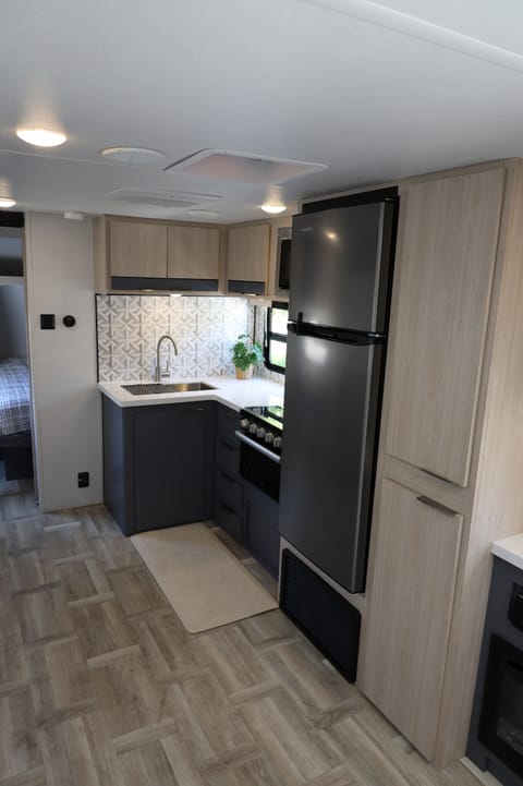 Adventure-Ready 2024 Prime Time Tracer 28BHS Travel Trailer – Spacious Towable trailer in Corona