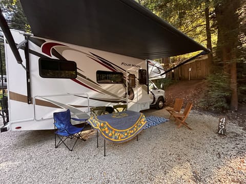 Thor Four Winds Fun! Drivable vehicle in Pacifica