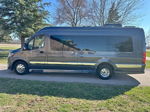 2023 Grech RV Strada-ion Lounge Drivable vehicle in Kettering