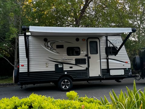 The Ultimate Family Camper (Free Napa or Sonoma Pick up) Towable trailer in Napa Valley