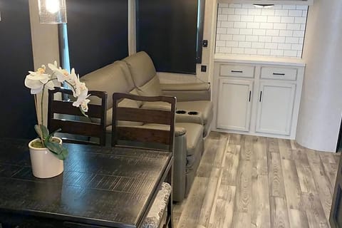 2022 Eagle 39 - Rate includes delivery & all fees* Towable trailer in New Braunfels