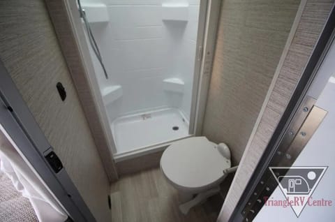 2022 Winnebago Navion 24J R24847 Drivable vehicle in Sidney