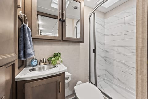 Death Valley Freedom Elite | 🚐 Includes 50GB Starlink WiFi |  Sacramento Drivable vehicle in Rancho Cordova