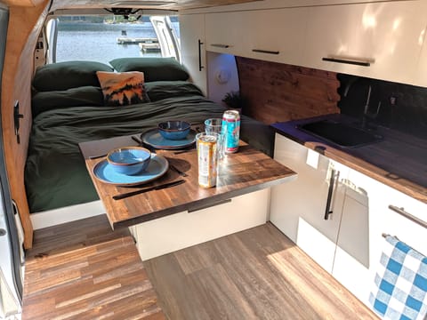 XL Bed (6ft 8' long) Solar-Powered Cozy Modern Cabin on Wheels! Campervan in New Westminster