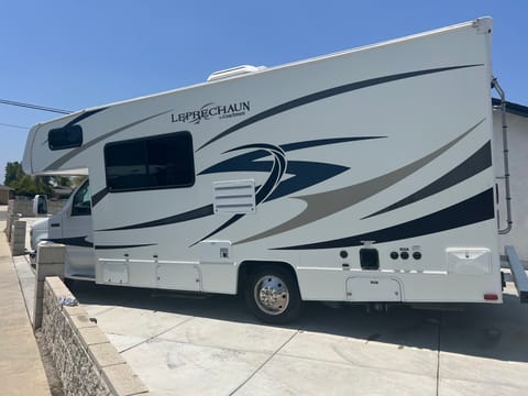 2014 Leprechaun by Coachmen 23 Feet, Easy to Drive Drivable vehicle in Pomona