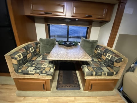 Sunny’s Fleetwood Jamboree GT - Sleeps 6, Comfortable! Drivable vehicle in Pitt Meadows