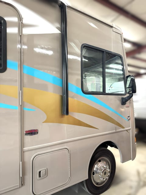 2014 Itasca Sunstar 26HE Drivable vehicle in Kettering