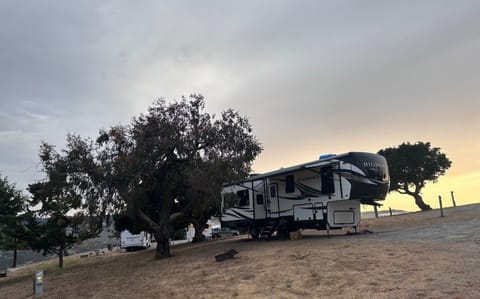 Heartland Bighorn 3370EL Luxury Fifth Wheel! Delivery & setup available! Towable trailer in Pleasanton