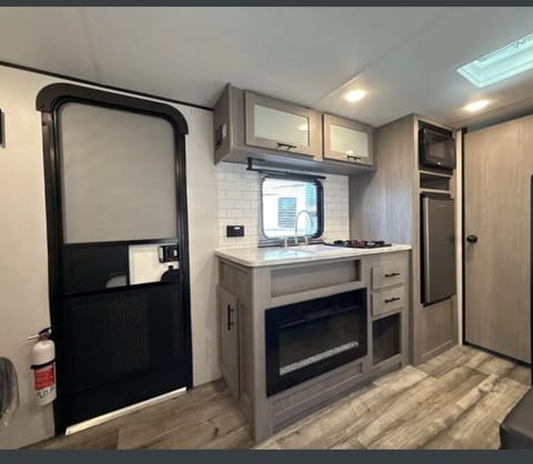 Cutie Coleman Camper Towable trailer in Longview