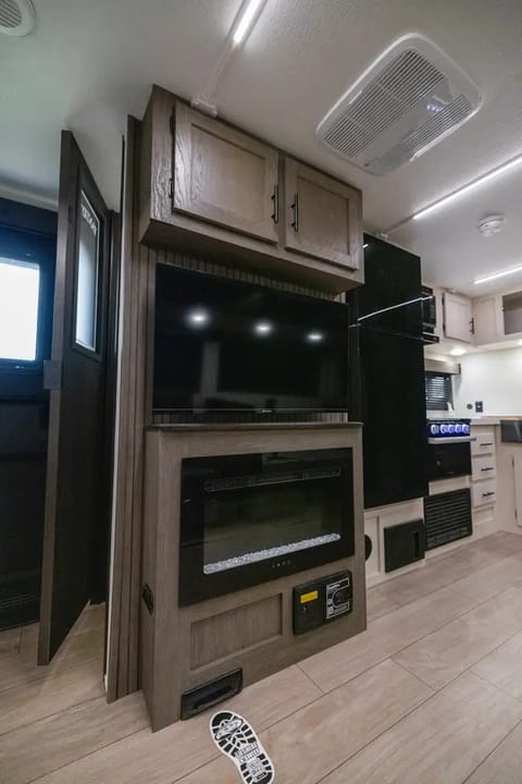 2025 Alpha Wolf 25RL Towable trailer in Lake Elsinore