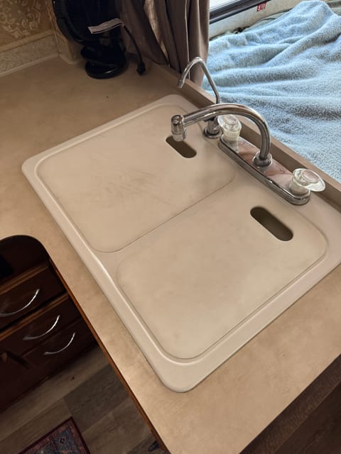 Easy Adventure RV | 2004 Fleetwood Jamboree 24D | Sleeps 6 | SoCal-Ready! Drivable vehicle in South Pasadena