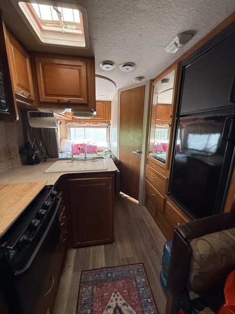 Easy Adventure RV | 2004 Fleetwood Jamboree 24D | Sleeps 6 | SoCal-Ready! Drivable vehicle in South Pasadena