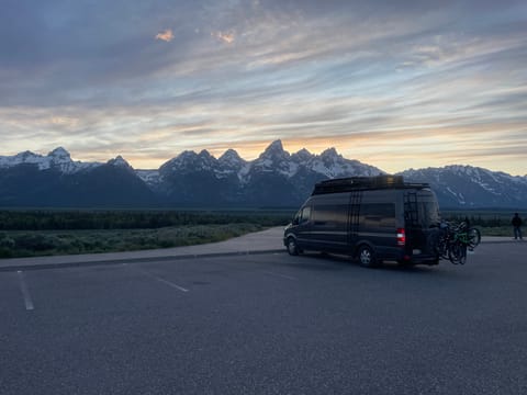 Sight Seeing Family Camper Campervan in Lodi