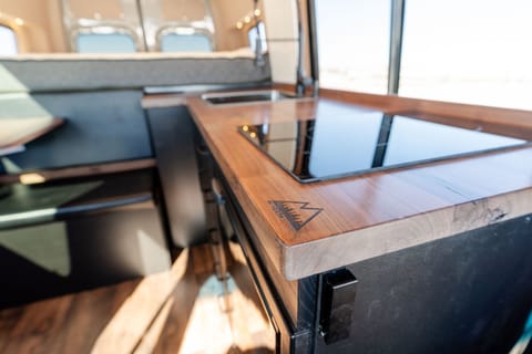 Firefly - fully off-grid 2022 Mercedes Sprinter. Pet friendly. Campervan in Alameda