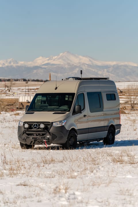 Firefly - fully off-grid 2022 Mercedes Sprinter. Pet friendly. Campervan in Alameda