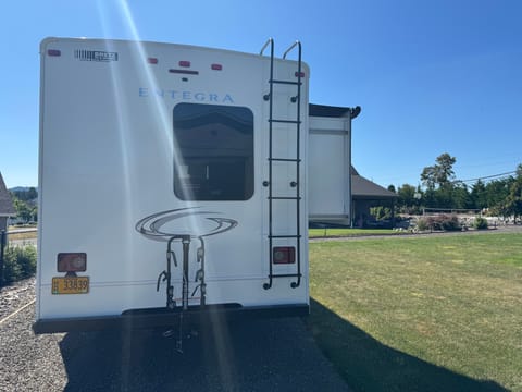 2021 Entegra Odyssey Sleeps 6 - Fully Stocked - Family Friendly Drivable vehicle in Vancouver