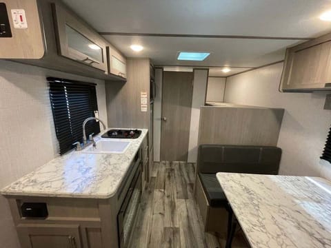 2022 Dutchmen RV Coleman 17B Towable trailer in Arvada
