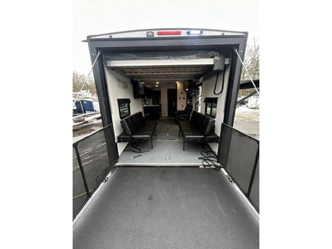 Spacious Camper Drivable vehicle in Licking Riverside