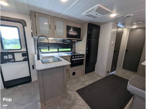 2024 Forest River Wildwood Platinum Edition Towable trailer in Del Rio