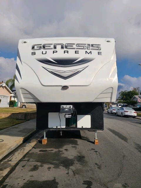 2019 Genesis Supreme Rv Genesis Supreme Towable trailer in Chino