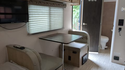 Lightweight Off-Road Ready R-Pod 180 Hood River Edition – Perfect Getaway Towable trailer in Lakewood