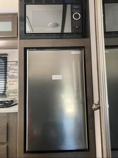 2021 Coleman Lantern 17B Towable trailer in San Antonio