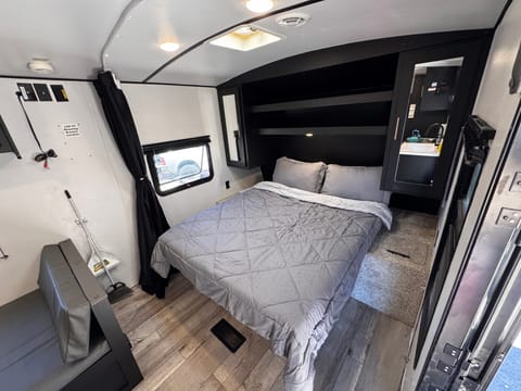 RV for rent 8 sleeps 26 feet BURNING MAN AVAILABLE! Towable trailer in North Highlands