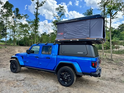 Jeep Gladiator with Roofnest Rooftop Tent and Kitchen Drivable vehicle in Northglenn