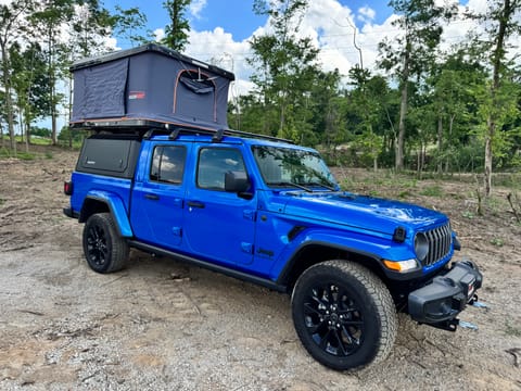 Jeep Gladiator with Roofnest Rooftop Tent and Kitchen Drivable vehicle in Northglenn