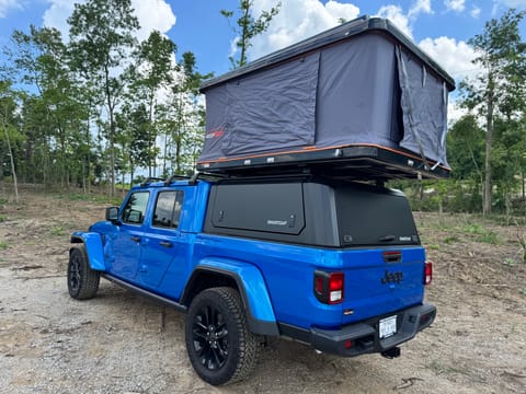Jeep Gladiator with Roofnest Rooftop Tent and Kitchen Drivable vehicle in Northglenn
