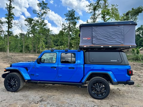 Jeep Gladiator with Roofnest Rooftop Tent and Kitchen Drivable vehicle in Northglenn