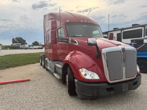 Kenworth RV registered Fifth Wheel Tow Vehicle RV in Northglenn