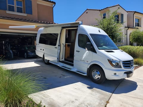 Mercedes Coachmen Campervan Campervan in Murrieta