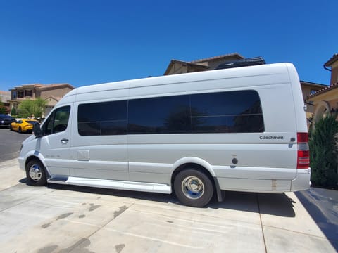 Mercedes Coachmen Campervan Campervan in Murrieta
