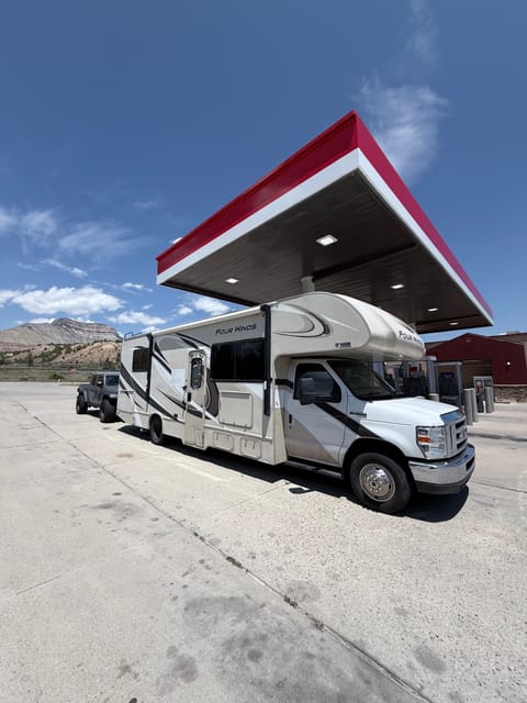 The Roamer | Starlink, Solar, Luxury Bed - all you need without the fluff! Drivable vehicle in Applewood