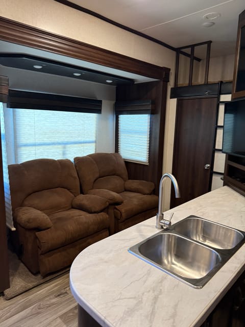 2018 Talon 41 - Rate includes Delivery, Ins & Fees* Towable trailer in New Braunfels