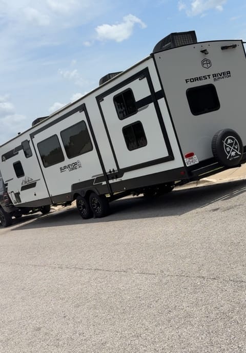 Mel’s Home on Wheels - Surveyor Legend Towable trailer in Harker Heights