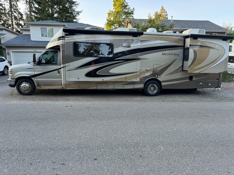 2012 Jayco Melbourne Series M-29 D Ford E450 Drivable vehicle in Paine Lake Stickney