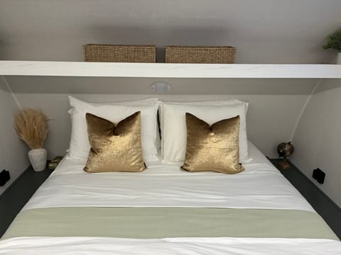 The Ultimate Couples Glamper (Free Napa or Sonoma Pick up) Towable trailer in Napa Valley