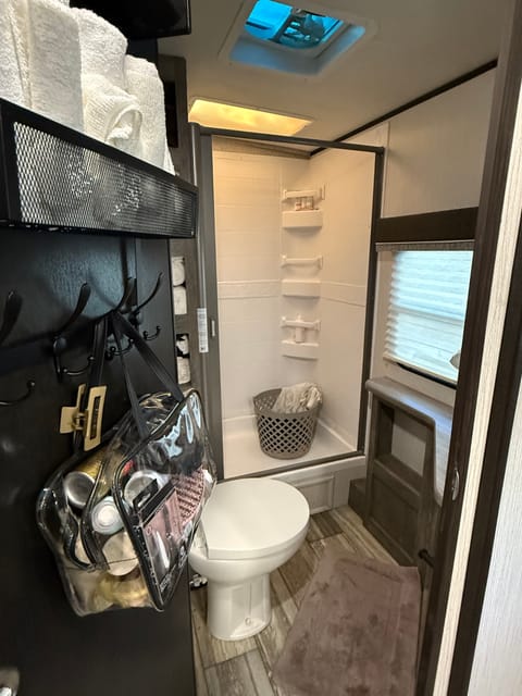 Family friendly extra large trailer Towable trailer in Casa De Oro-Mount