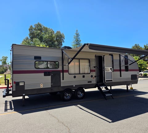 Run Free with the "Cherokee" by Forest River (FRC1) Towable trailer in Temecula