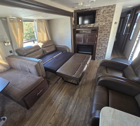 Run Free with the "Cherokee" by Forest River (FRC1) Towable trailer in Temecula