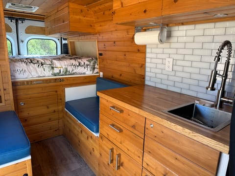 van Beethoven: Relaxing Boho vibes, seats 3 Drivable vehicle in San Leandro